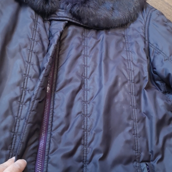 Beautiful aubergine winter jacket with fur details - Picture 5 of 16
